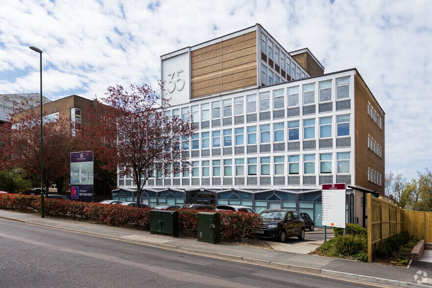 35 Perrymount Rd, Haywards Heath RH16 3BW Oakfield House UK