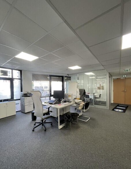 Office in Levallois-Perret to rent - Interior Photo - Image 3 of 5