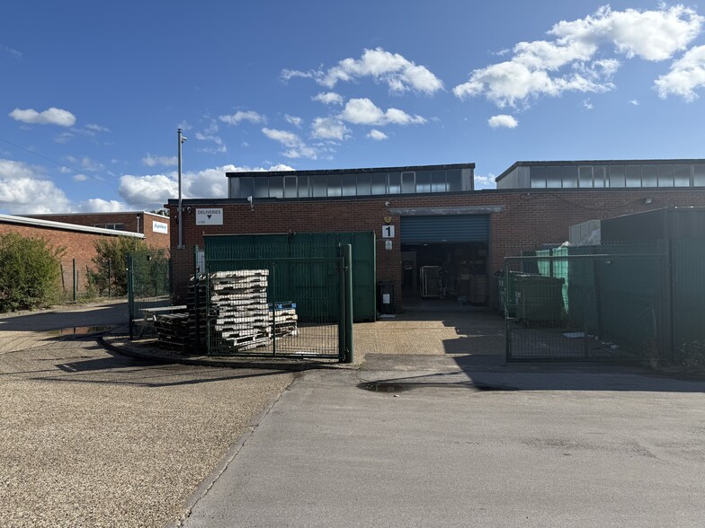 Unit 1, Star Road Industrial Estate Road, Partridge Green to rent - Building Photo - Image 3 of 4