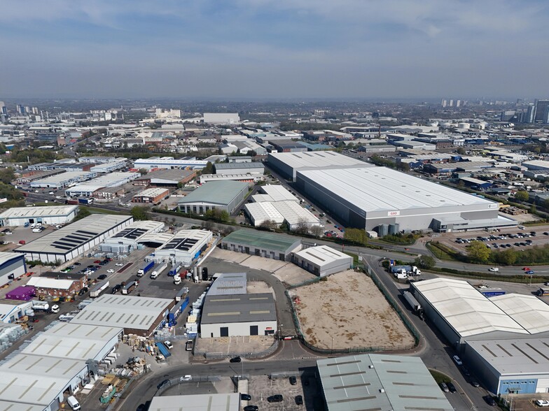 3 Textilose Rd, Manchester to rent - Building Photo - Image 3 of 12