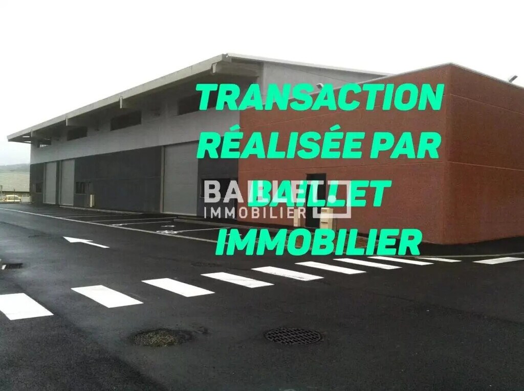 Location Entrepôt 225 m² - Photo 1