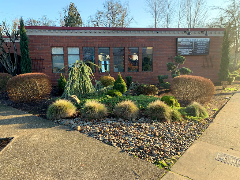 960 Broadway St NE, Salem, OR for rent - Building Photo - Image 1 of 14