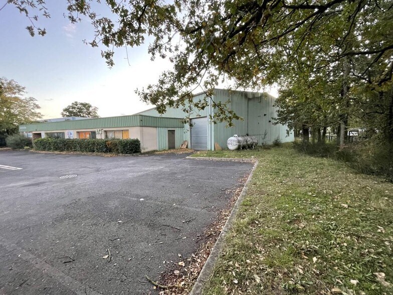 Light Industrial in Taverny for sale - Building Photo - Image 1 of 9