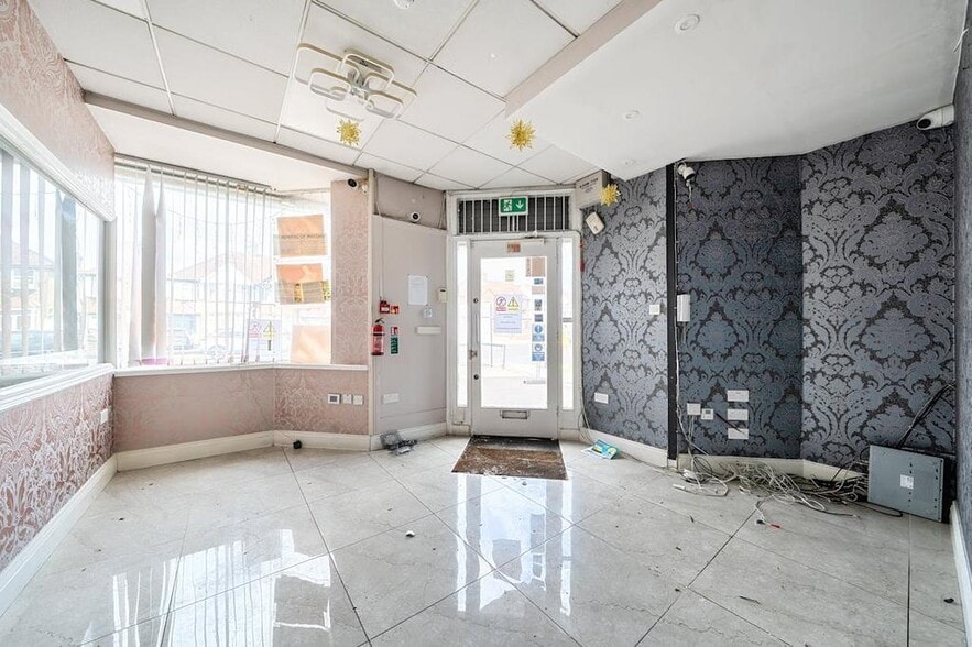 493 Kenton Rd, Harrow to rent - Building Photo - Image 2 of 8