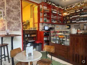 Retail in Madrid, Madrid to rent Interior Photo- Image 1 of 2