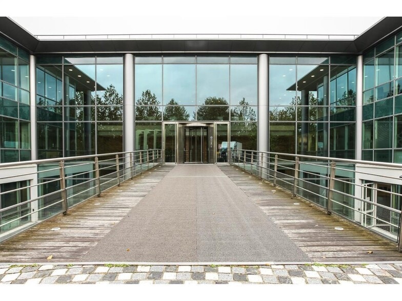 229 Rue De La Belle Etoile, Roissy-en-France to rent - Building Photo - Image 1 of 12