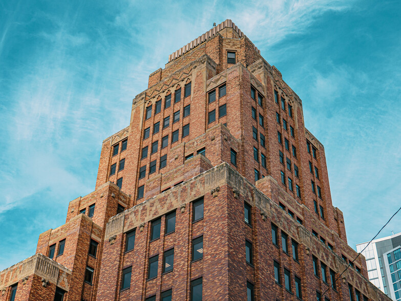 626 E Wisconsin Ave, Milwaukee, WI for rent - Building Photo - Image 1 of 8