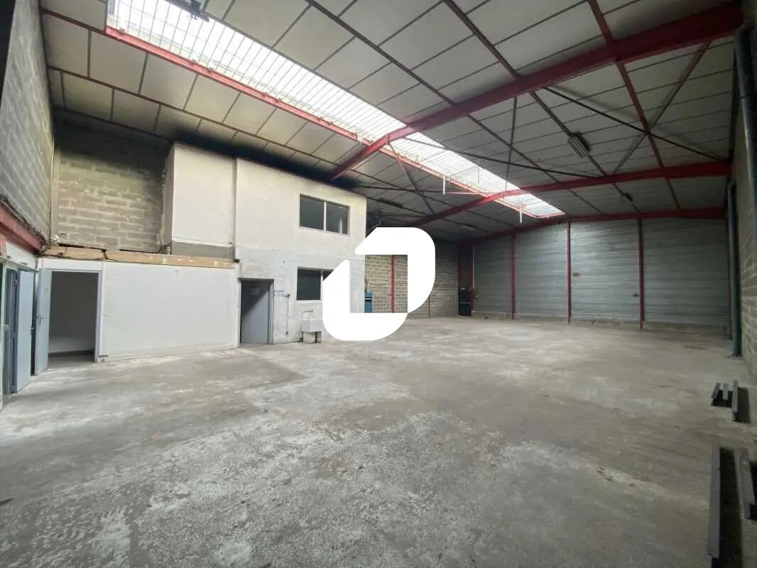 Light Industrial in SAINT-OUEN-L'AUMONE to rent Interior Photo- Image 1 of 10