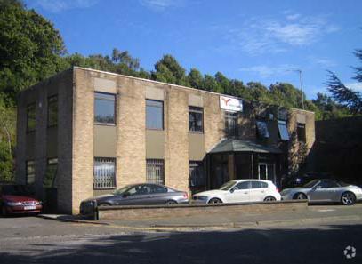 Redlands, Coulsdon to rent Primary Photo- Image 1 of 4