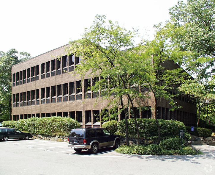 3 Greenwich Office Park, Greenwich, CT for rent - Primary Photo - Image 1 of 3