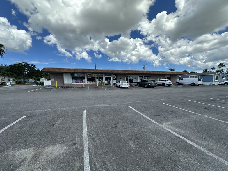 2230-2246 Haverhill Rd N, West Palm Beach, FL for rent - Building Photo - Image 2 of 23