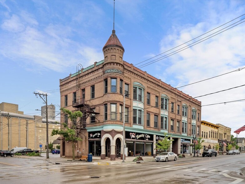 921-931 8th St, Manitowoc, WI for sale - Building Photo - Image 1 of 69