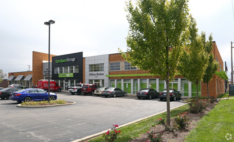 7125 W Gunnison St, Harwood Heights, IL to rent - Primary Photo - Image 1 of 4