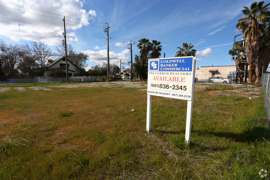 2115 N Chester Ave, Bakersfield, CA for sale - Building Photo - Image 1 of 1