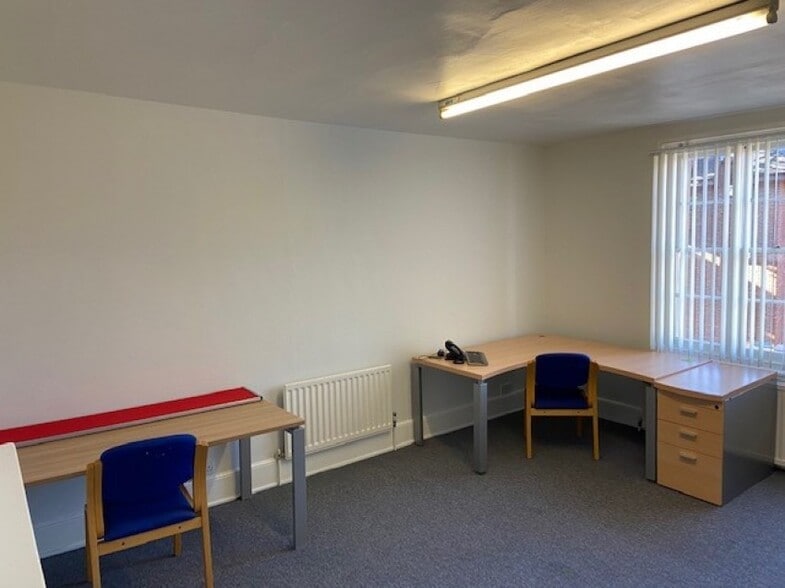 83 South St, Dorking to rent - Interior Photo - Image 3 of 3