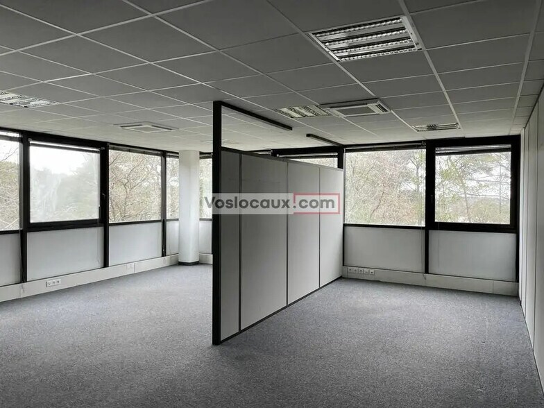 Office in Valbonne to rent - Interior Photo - Image 1 of 5