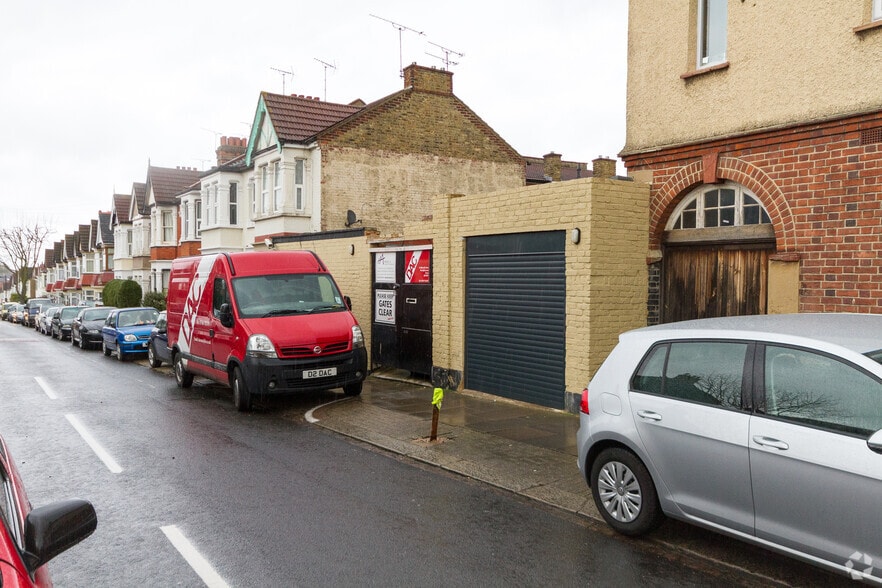 76 Hildaville Dr, Westcliff On Sea for sale - Primary Photo - Image 1 of 1