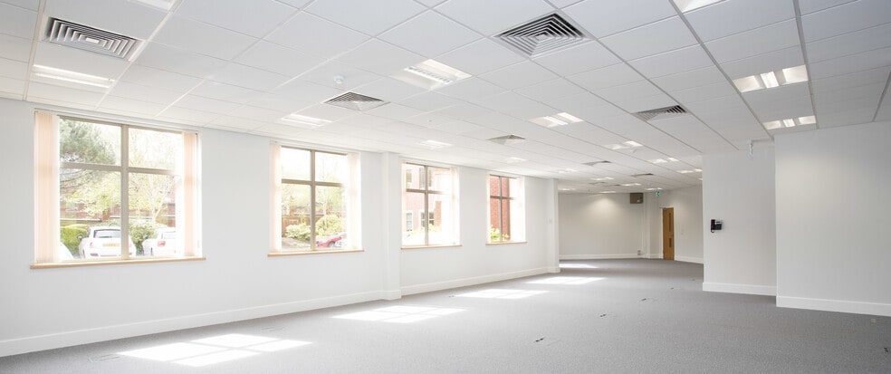 Bollin Walk, Wilmslow to rent - Interior Photo - Image 2 of 3