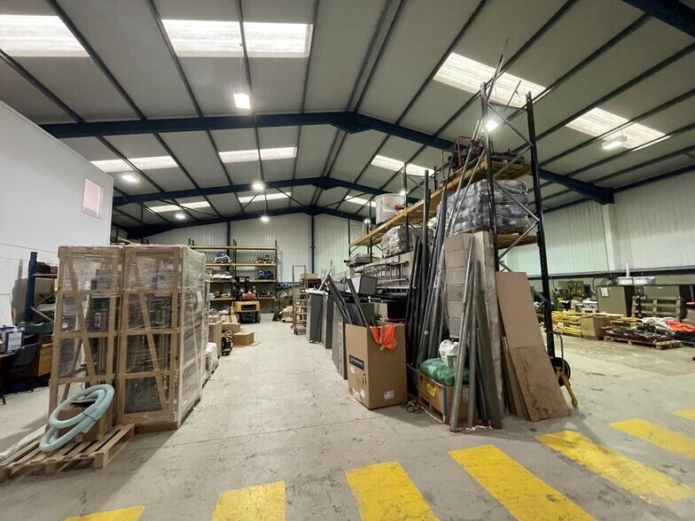 Galveston Grv, Stoke On Trent to rent - Interior Photo - Image 2 of 12