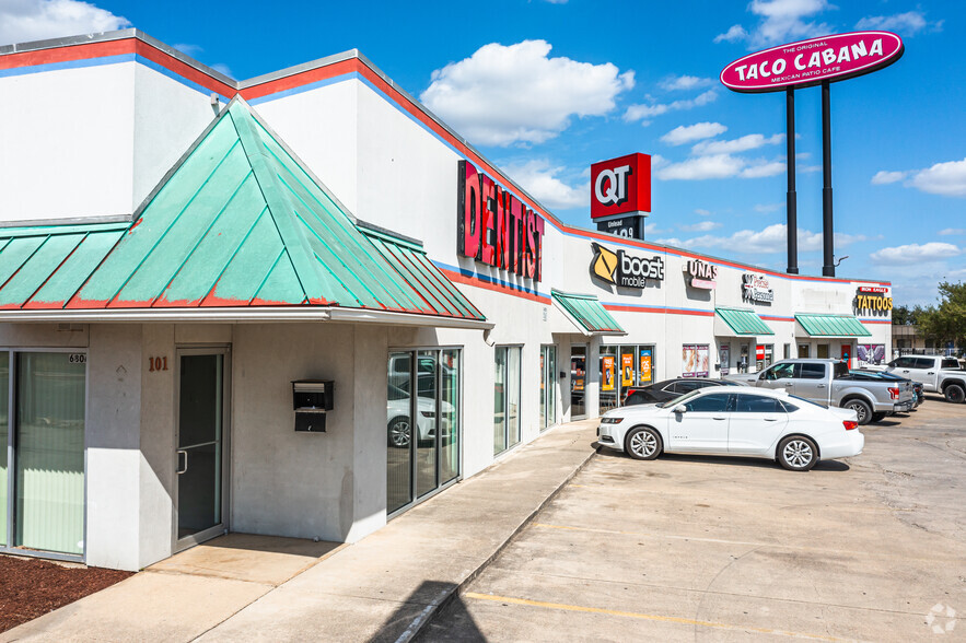 6806 W Military Dr, San Antonio, TX for rent - Building Photo - Image 3 of 10