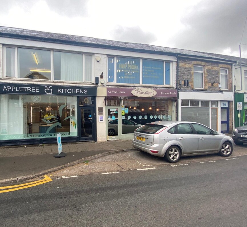 33 Cowbridge Rd, Pontyclun CF72 9EB UK