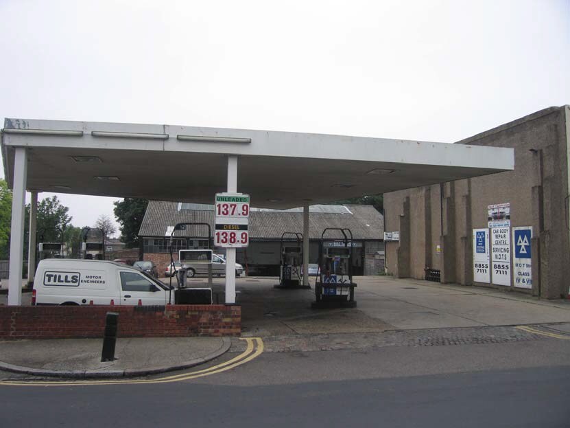 79 Sandy Hill Rd, London for sale Primary Photo- Image 1 of 1