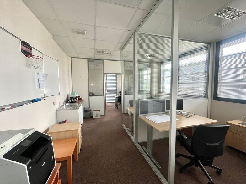 Office in Lyon to rent - Interior Photo - Image 2 of 12
