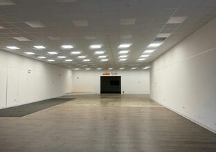 2-2 Elgin Dr, Swindon to rent Interior Photo- Image 2 of 2