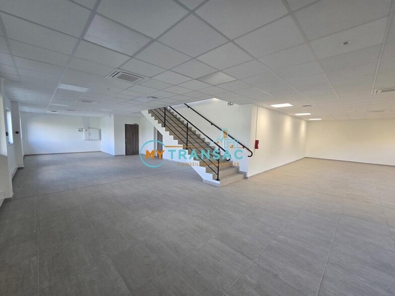 Industrial in Vaires-sur-Marne to rent - Interior Photo - Image 3 of 8