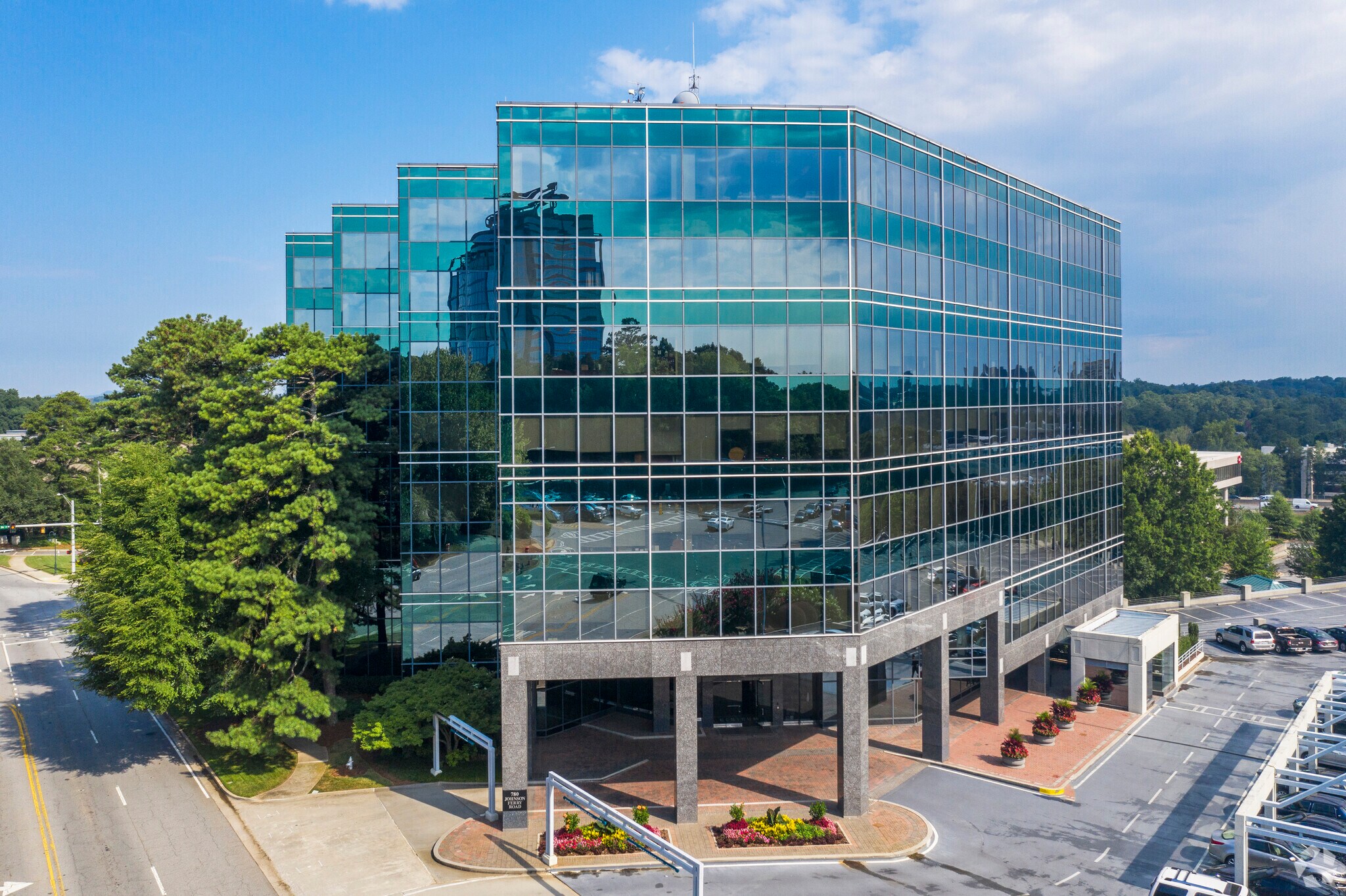 780 Johnson Ferry Rd NE, Atlanta, GA to rent Building Photo- Image 1 of 24