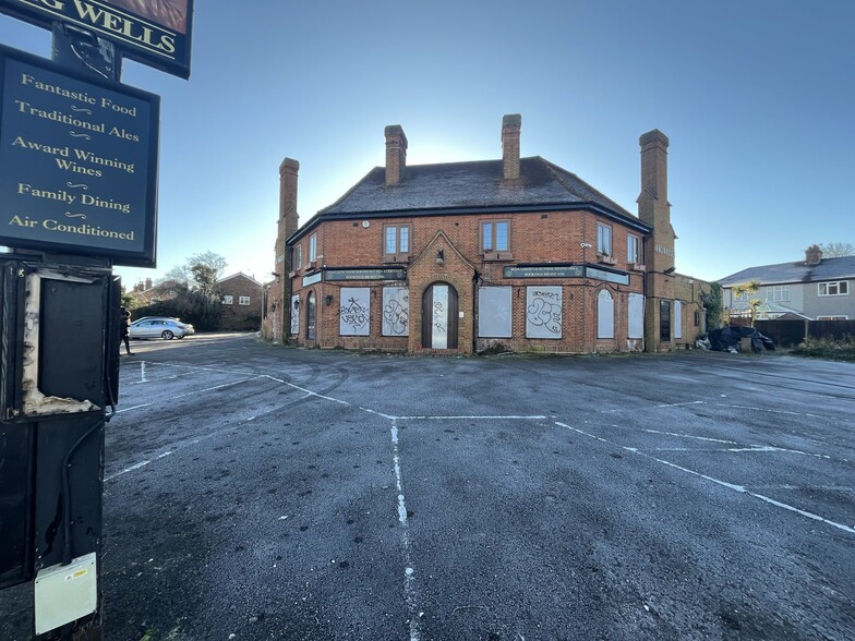 101 Cheam Common Rd, Worcester Park for sale - Building Photo - Image 1 of 5