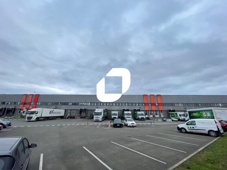 Industrial in Gennevilliers to rent - Building Photo - Image 3 of 24