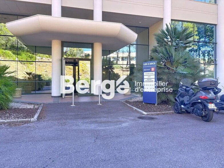Office in Valbonne to rent - Building Photo - Image 2 of 6