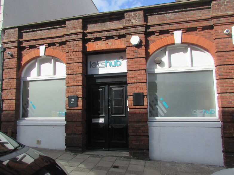 30 King St, Luton to rent - Building Photo - Image 1 of 1