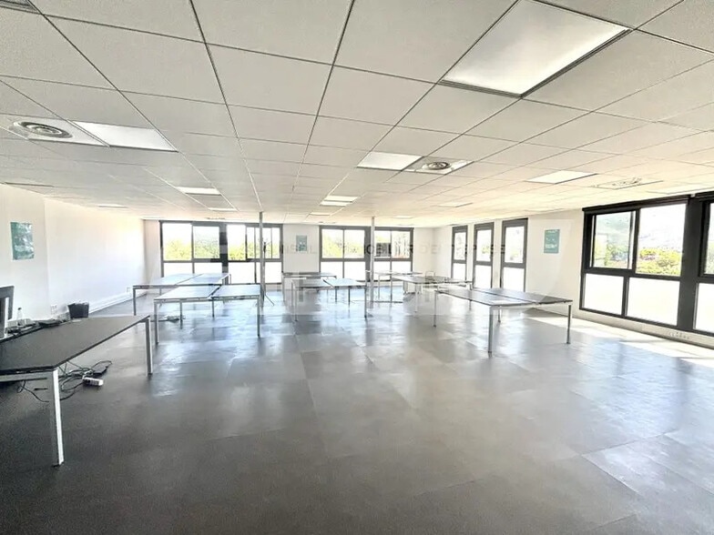 Office in Aubagne to rent - Interior Photo - Image 3 of 17