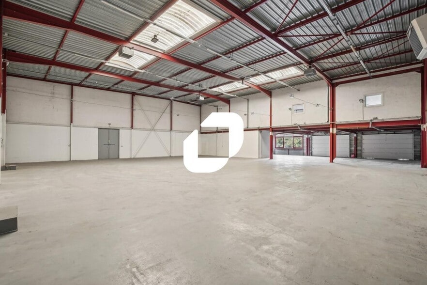 Light Industrial in Créteil to rent - Building Photo - Image 1 of 10
