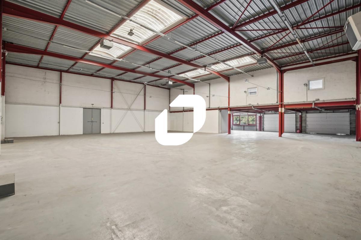 Light Industrial in Créteil to rent Building Photo- Image 1 of 11