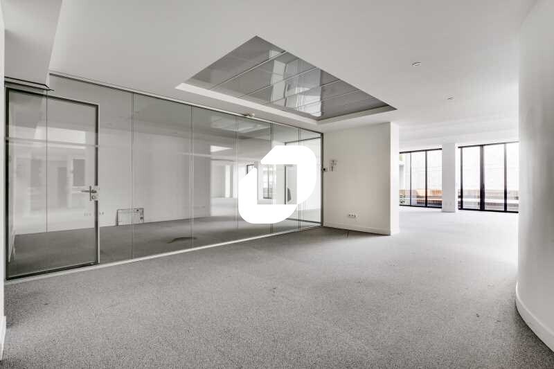 Office in Courbevoie for sale - Building Photo - Image 2 of 6