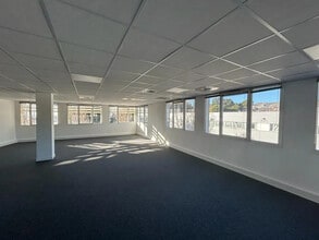 Office in Marseille to rent Building Photo- Image 2 of 4