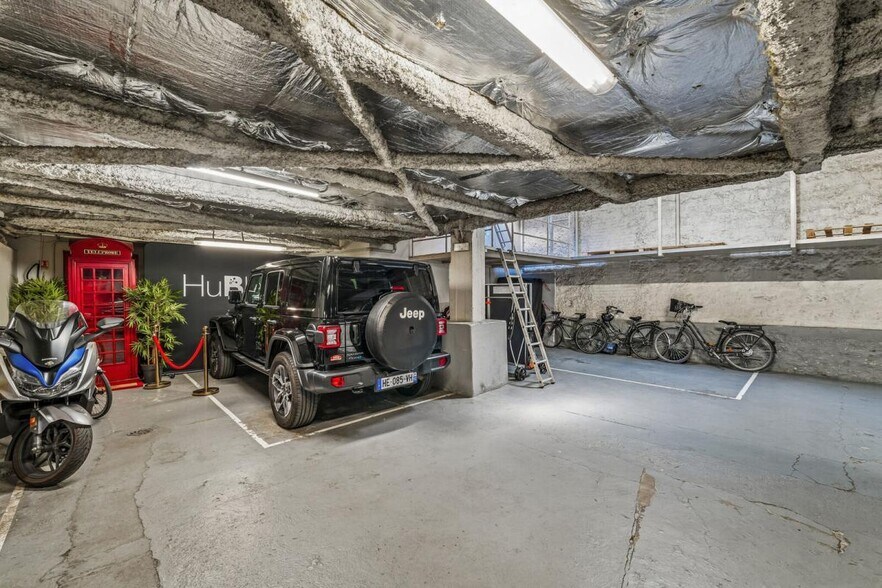 Office in Neuilly-sur-Seine for sale - Interior Photo - Image 2 of 11