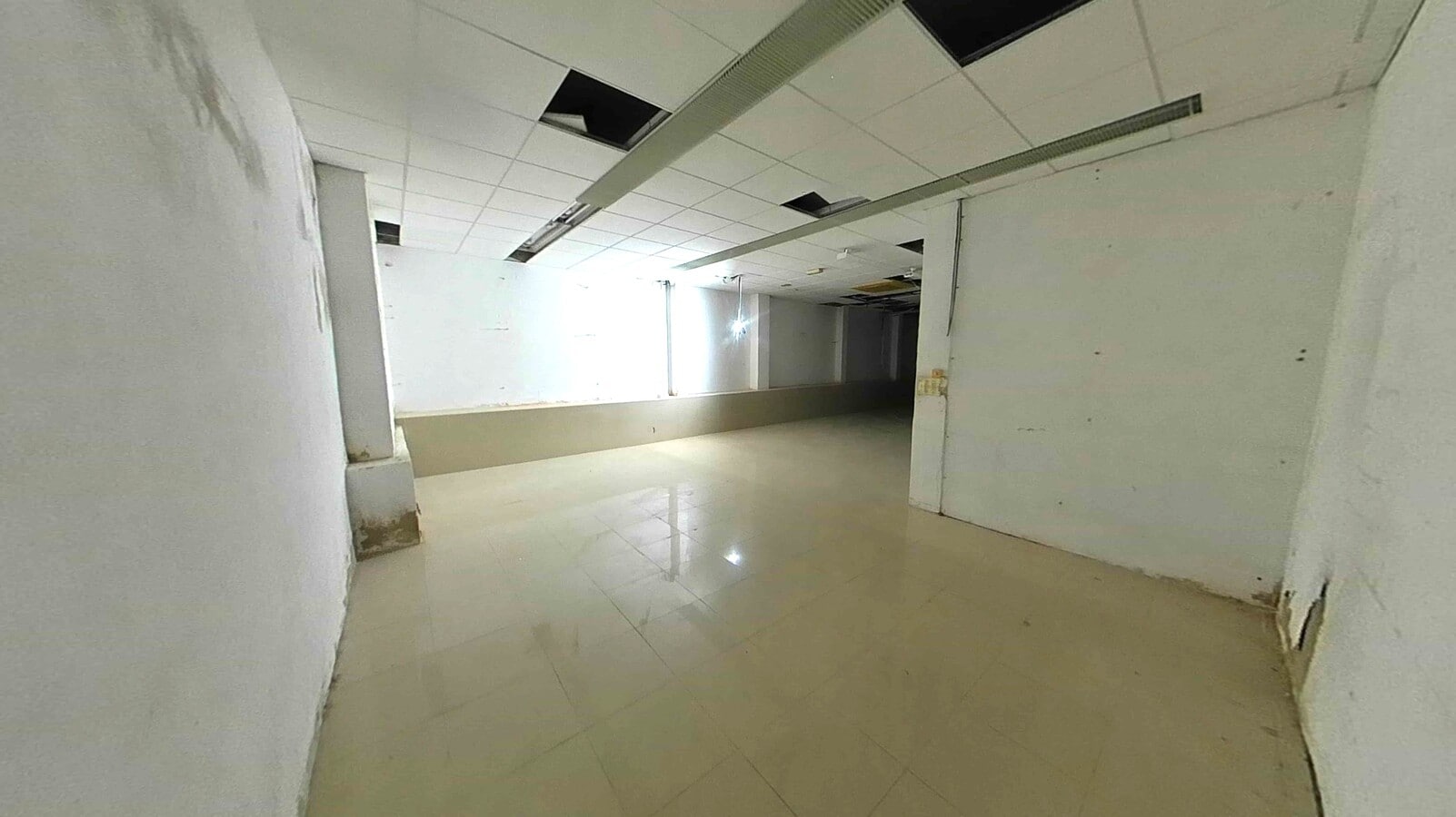 Tarragona, TAR 43001 - Unit Puerta 01 - - Interior Photo - Image 2 of 5