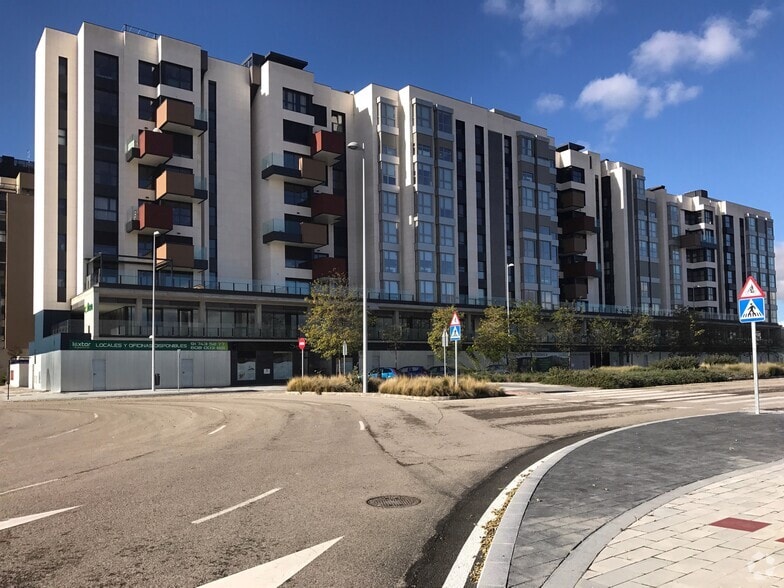 Retail in Madrid, Madrid to rent - Building Photo - Image 1 of 1