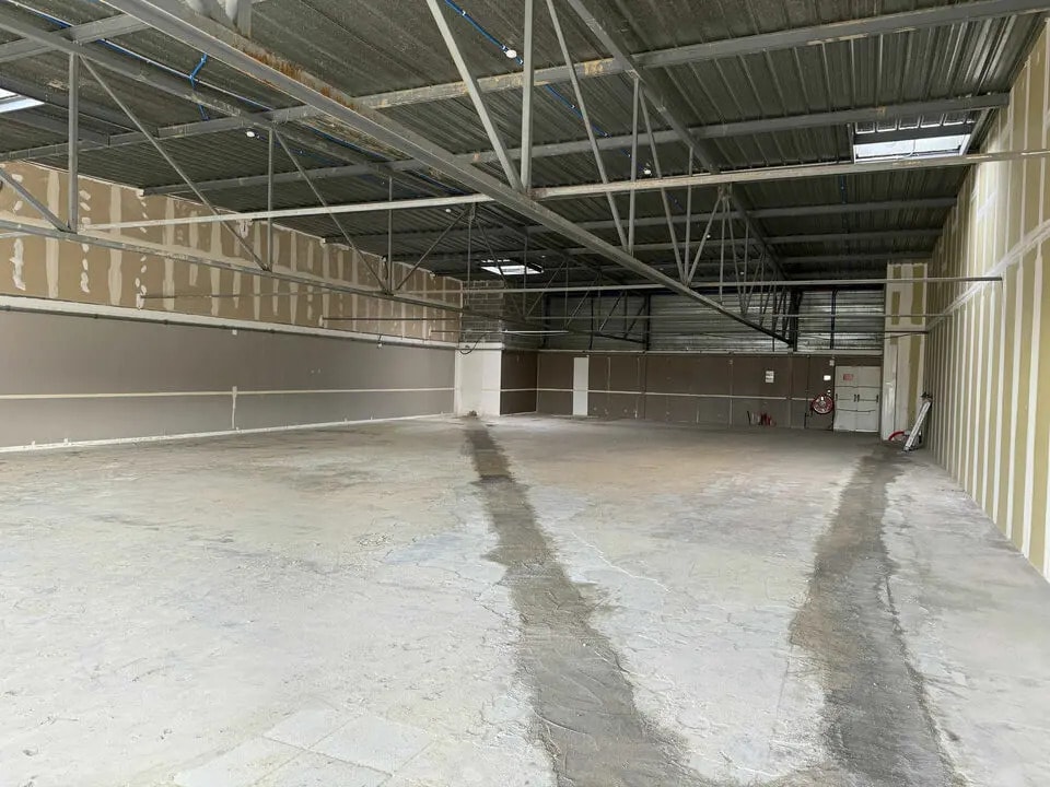 Location Commerce 378 m² - Photo 1