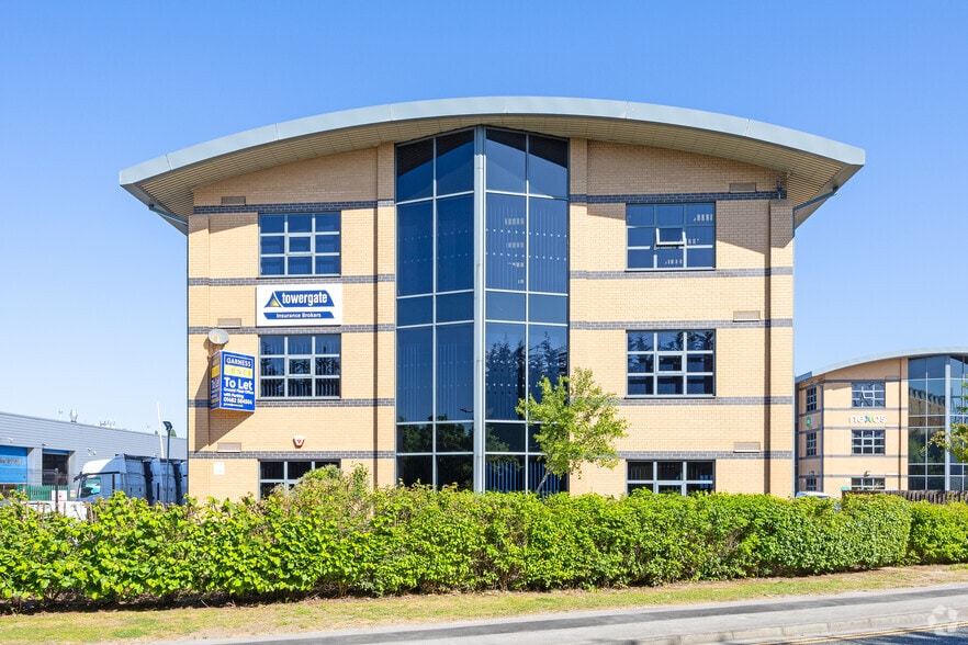 Layerthorpe Rd, Hull to rent - Building Photo - Image 3 of 3