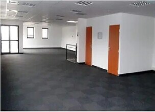 Light Industrial in Chaponnay to rent Building Photo- Image 2 of 4