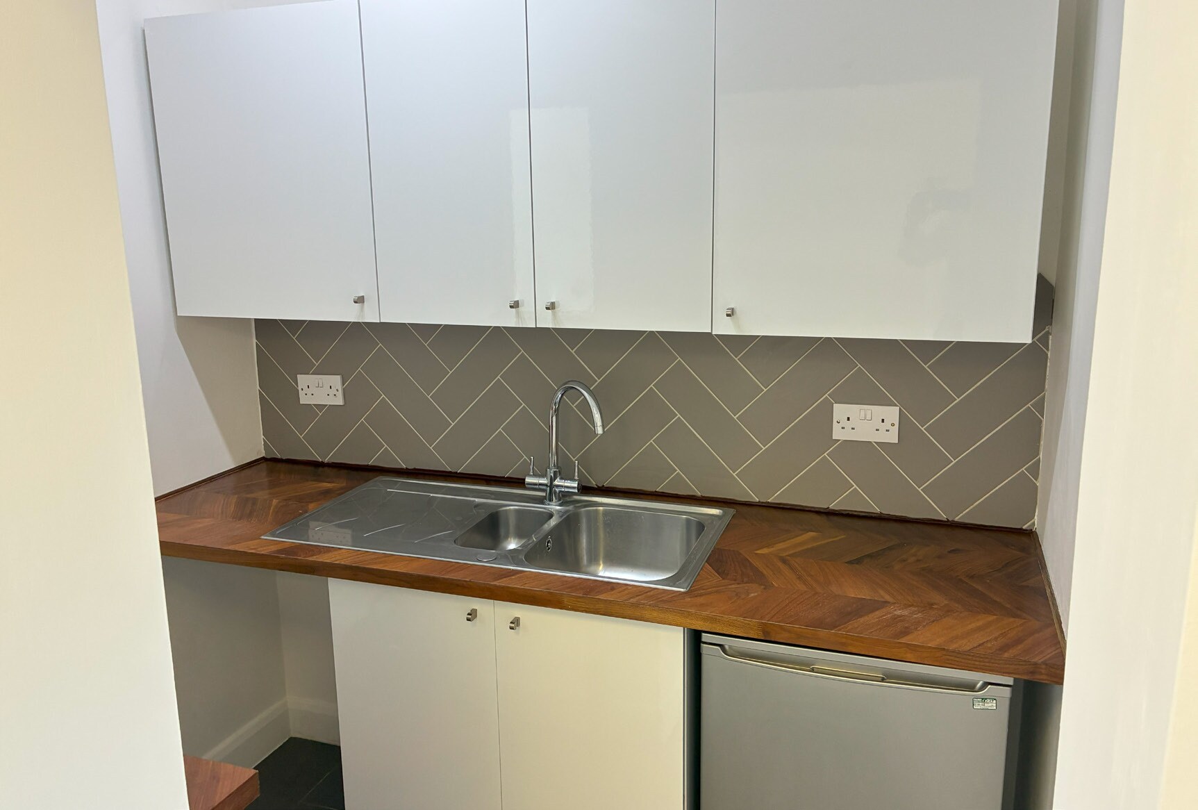 Station Rd, Great Shelford to rent Interior Photo- Image 1 of 4