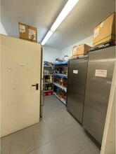 Retail in Barcelona, Barcelona to rent Interior Photo- Image 2 of 2