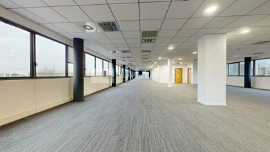 Office in Caluire-et-Cuire to rent Building Photo- Image 2 of 10