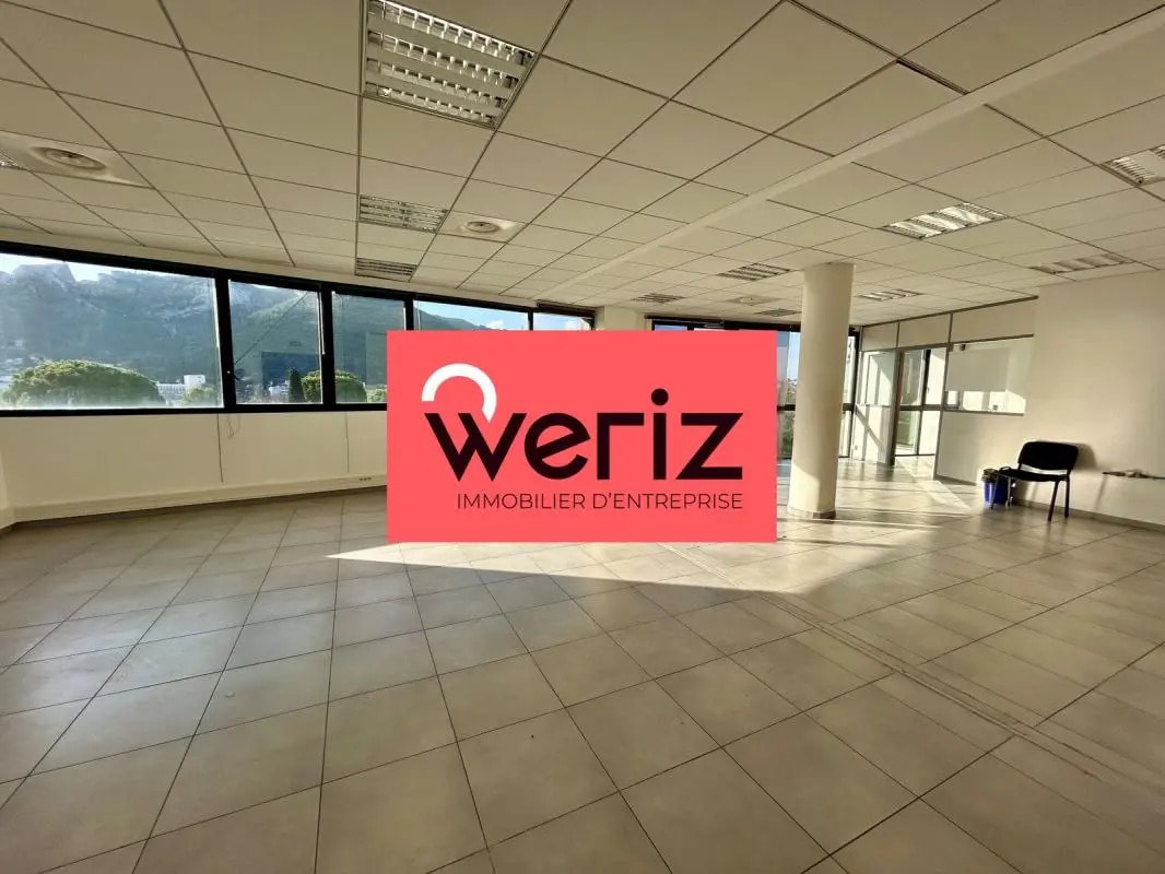 Retail in Marseille to rent Building Photo- Image 1 of 11