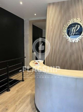 Retail in Paris for sale Lobby- Image 1 of 10